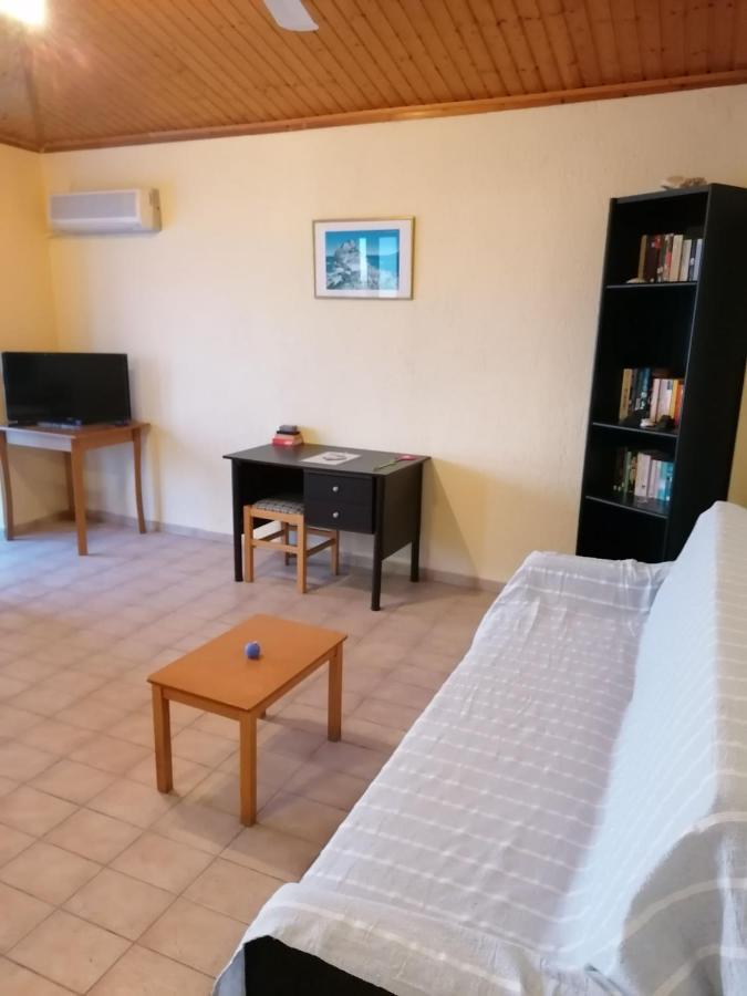Villa Evmenia Panoramic View & Sea Front Apartments Скопелос Екстериор снимка
