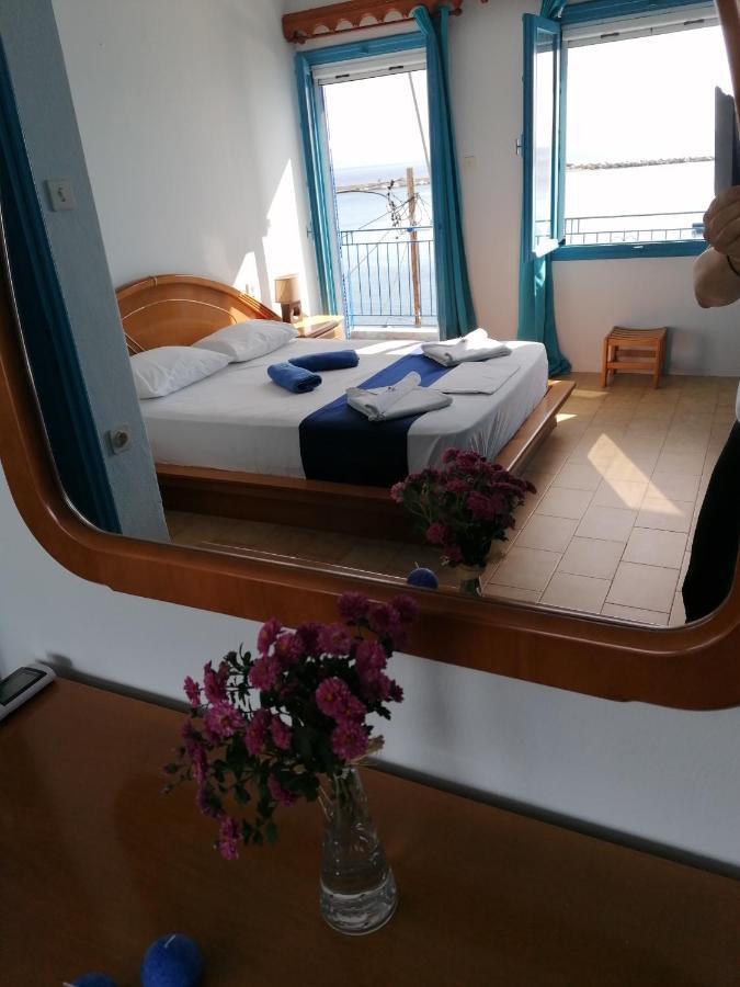 Villa Evmenia Panoramic View & Sea Front Apartments Скопелос Екстериор снимка