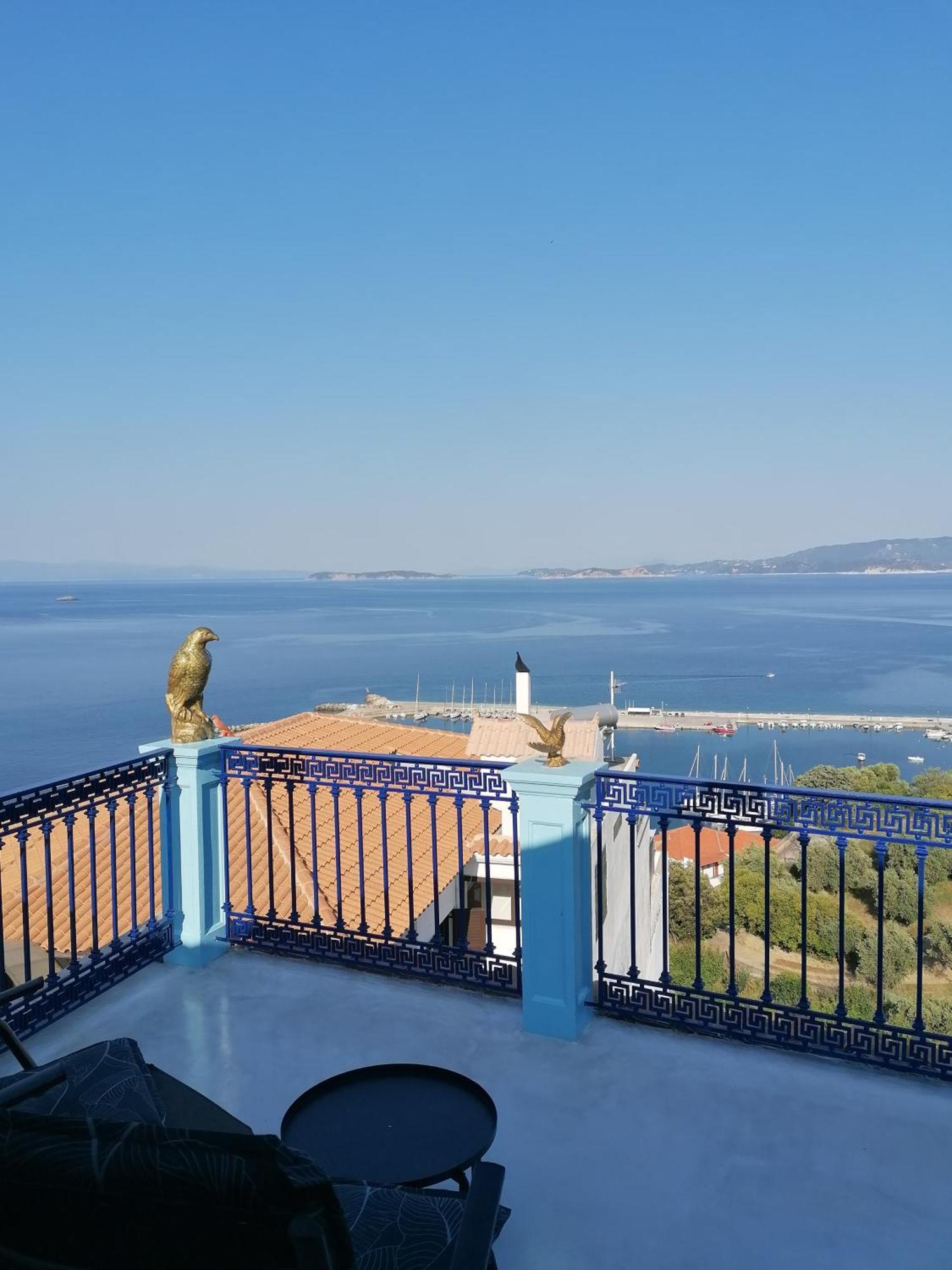 Villa Evmenia Panoramic View & Sea Front Apartments Скопелос Екстериор снимка