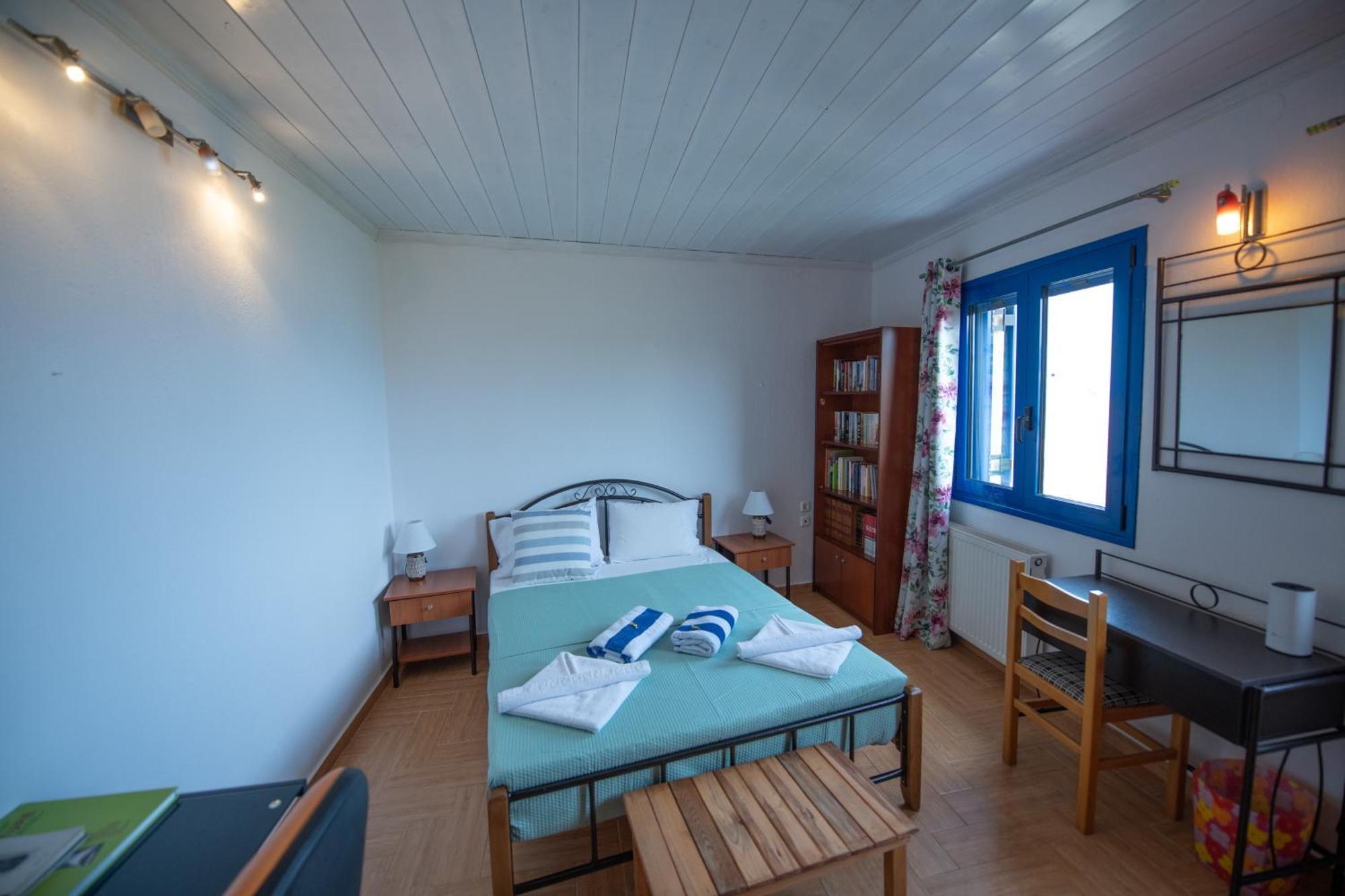 Villa Evmenia Panoramic View & Sea Front Apartments Скопелос Екстериор снимка