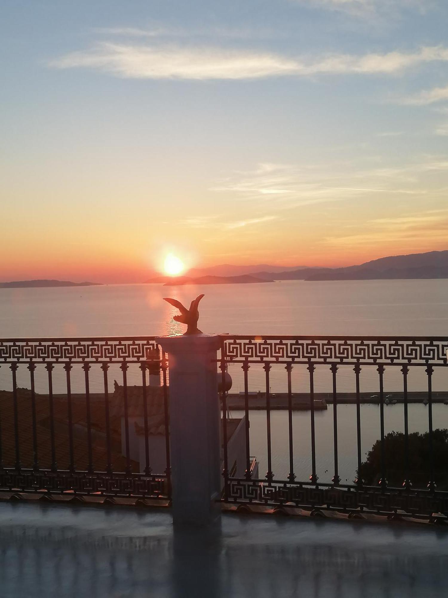 Villa Evmenia Panoramic View & Sea Front Apartments Скопелос Екстериор снимка